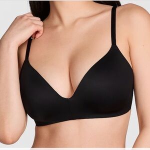 NWOT Victoria’s Secret Pink Wear Everywhere Wireless Bra - Black - 32B